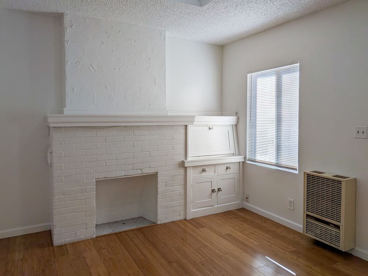 1513-1515 Broadway Ave - Photo 7 of 34