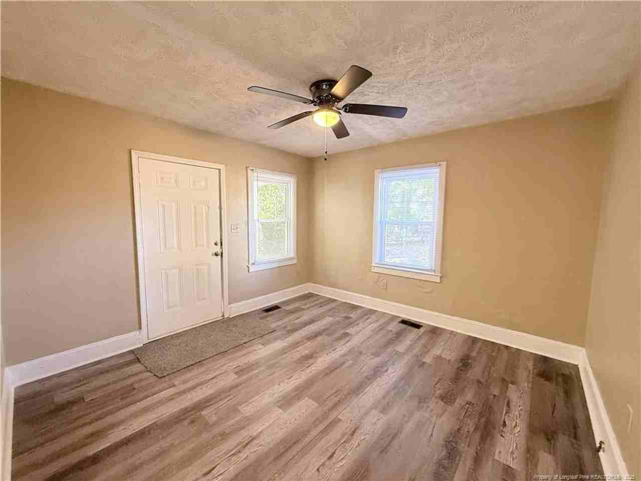 1106 Clark St #B - Photo 3 of 12