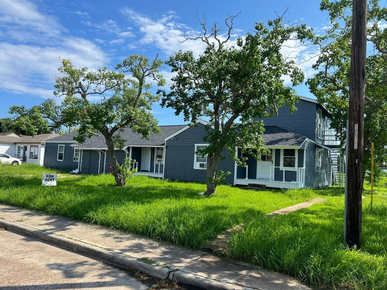 527 W 8th St - Photo 4 of 20