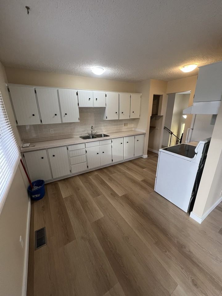 1200 43 Ave #1 - Photo 3 of 9