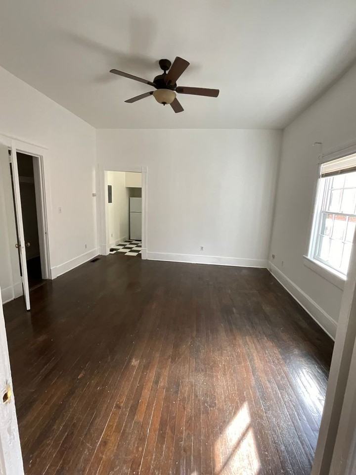 Greenwood Ave - Photo 2 of 9