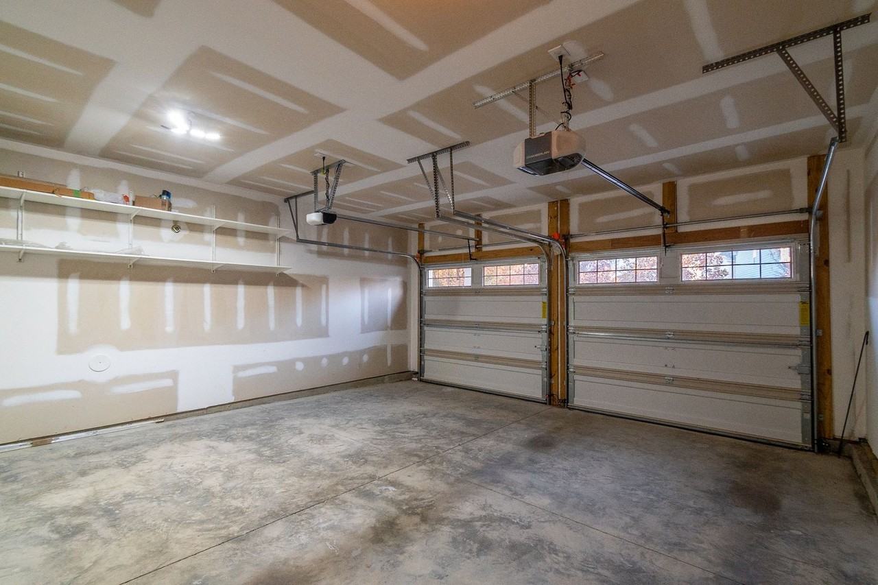 2204 Atwell Glen Lane - Photo 5 of 50