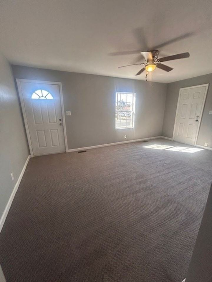 626 W Center St - Photo 4 of 14