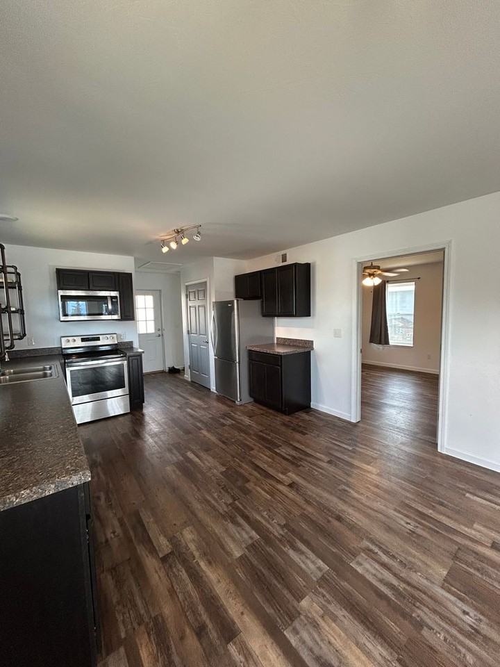 11 Mullin St - Photo 5 of 29