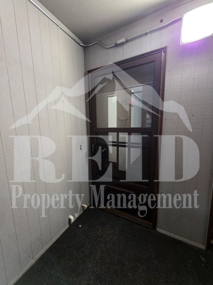 924 Shorewood Dr #16 - Photo 2 of 18