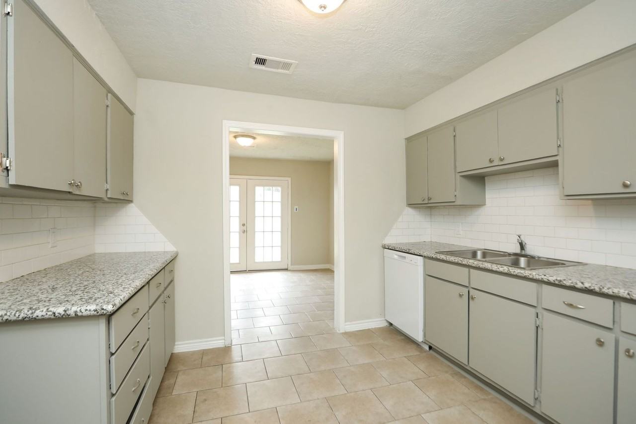 718 Champs St - Photo 7 of 21