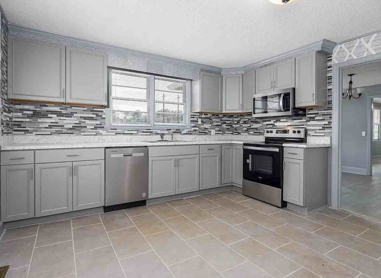 3002 Lawrence Road - Photo 2 of 18