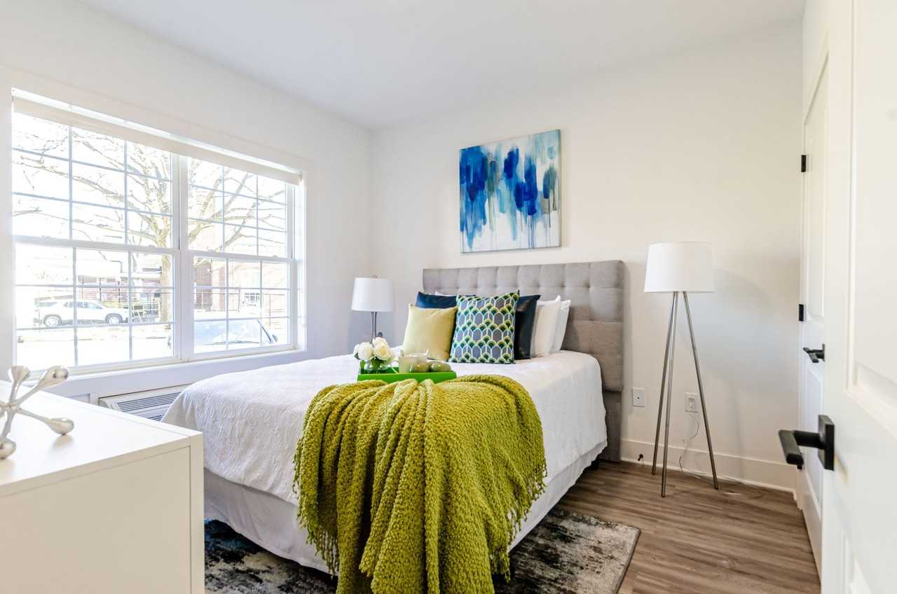 Lakeside Residence - Photo 6 of 13