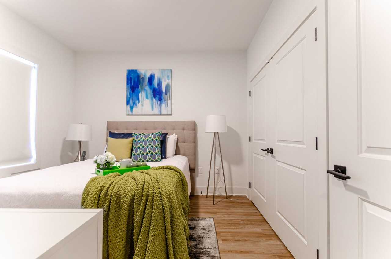 Lakeside Residence - Photo 7 of 13