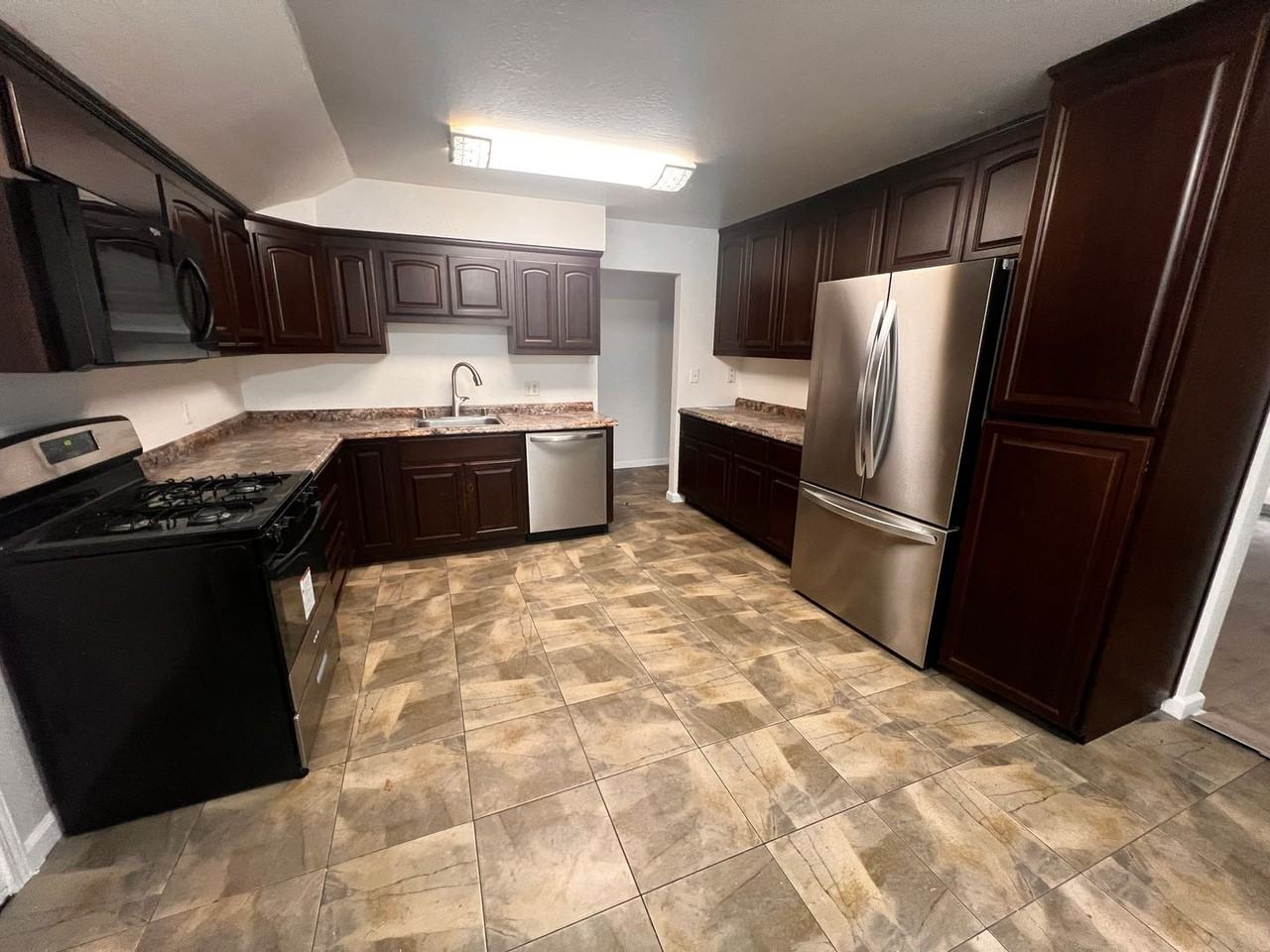 1211 Alderwood Way - Photo 2 of 11