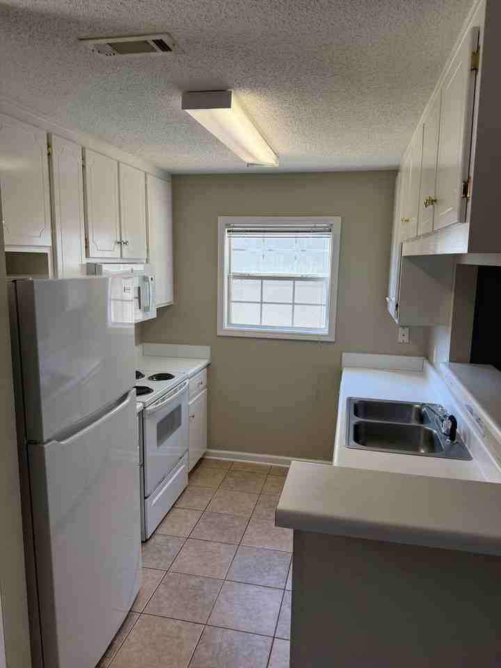 111 Woodberry Dr - Photo 2 of 18