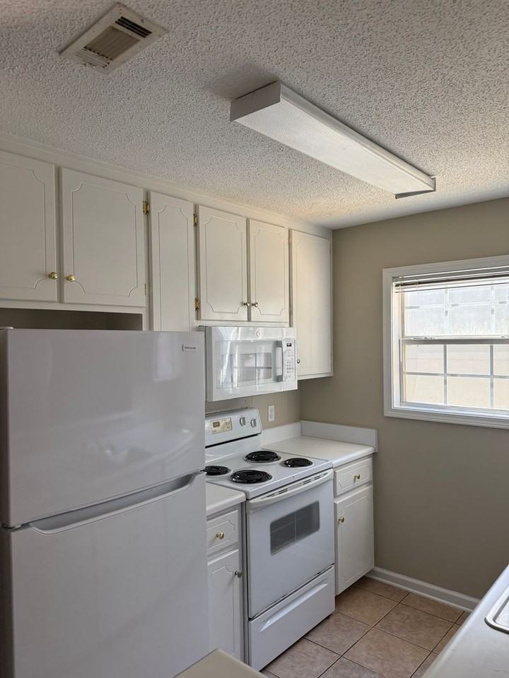 111 Woodberry Dr - Photo 5 of 18