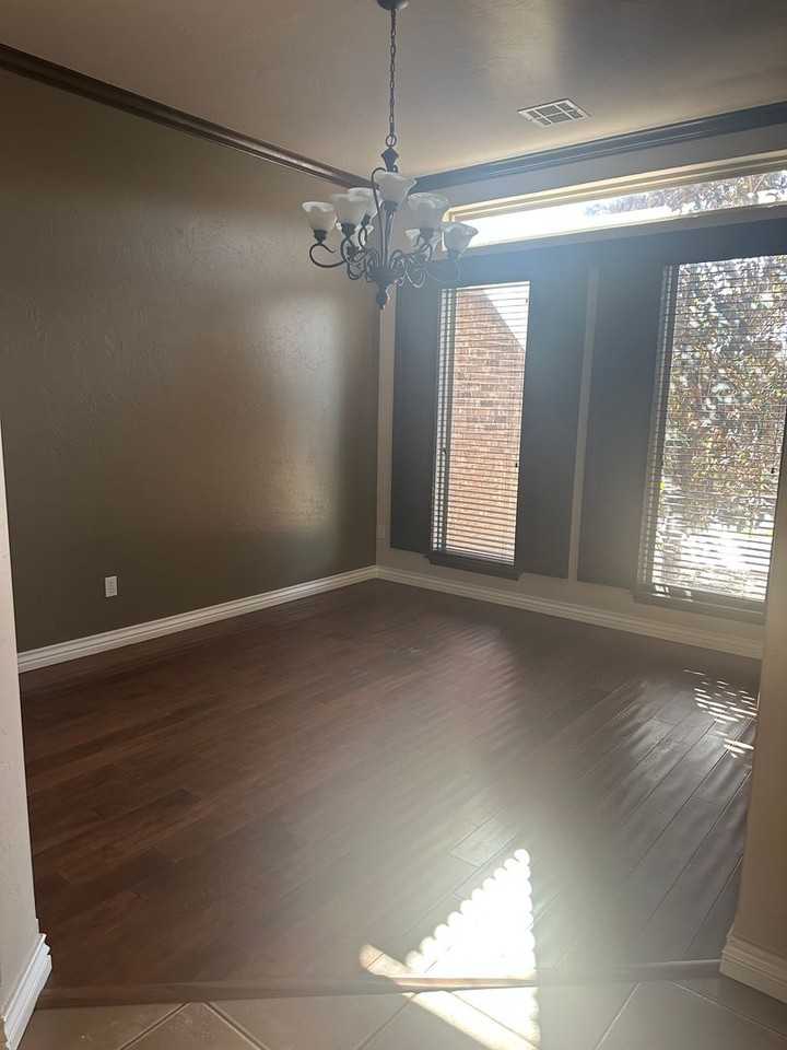 2805 Nw 173rd St - Photo 5 of 25