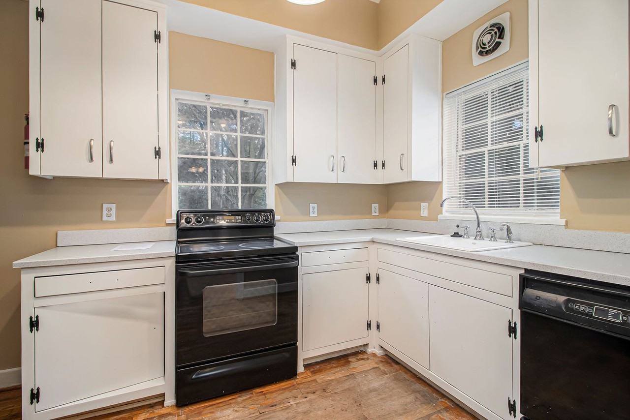 1946 N Decatur Rd Ne - Photo 6 of 21