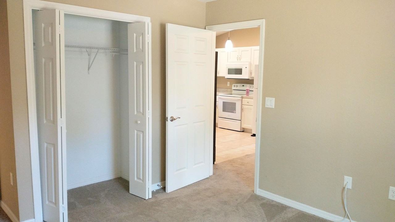 5405 Nw 6th Pl - Photo 4 of 8