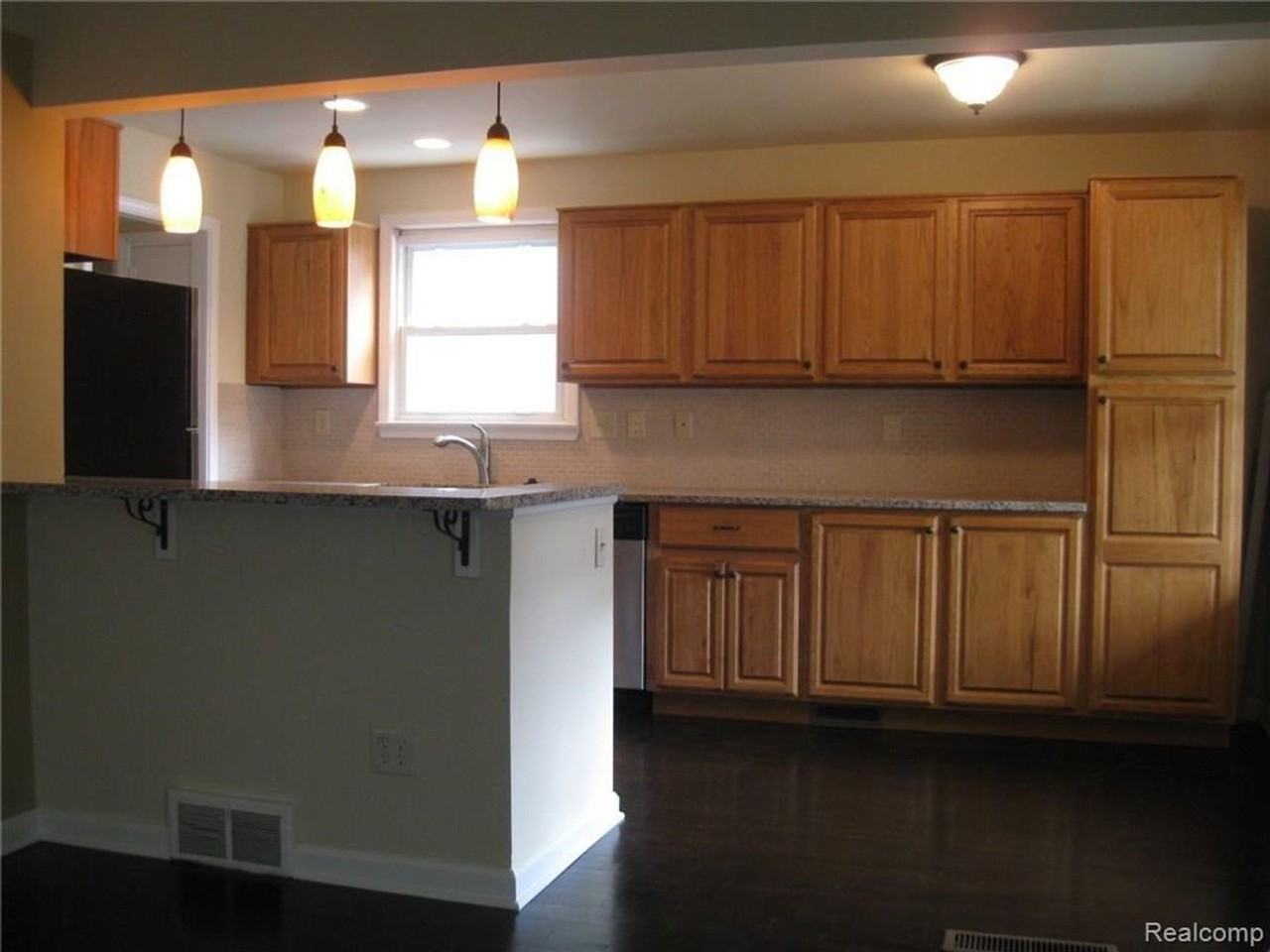 141 Devillen Ave - Photo 3 of 23