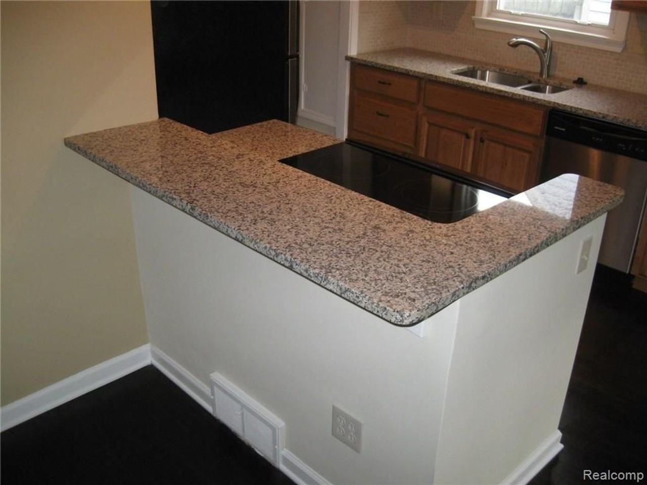 141 Devillen Ave - Photo 4 of 23