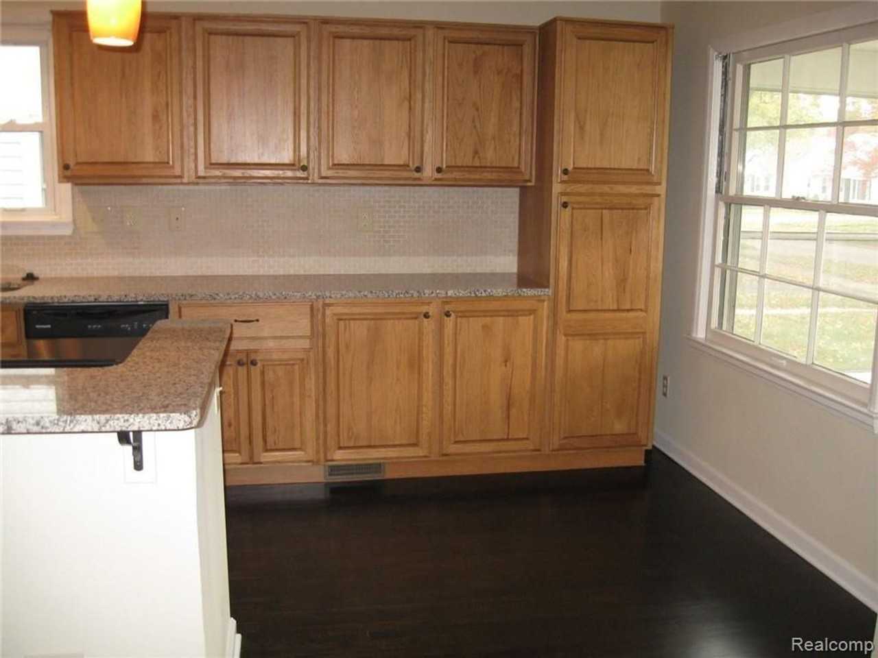 141 Devillen Ave - Photo 6 of 23