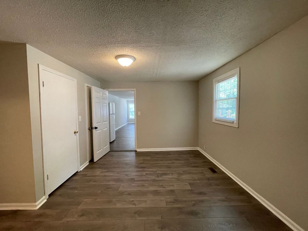 716 Broad St - Photo 3 of 8