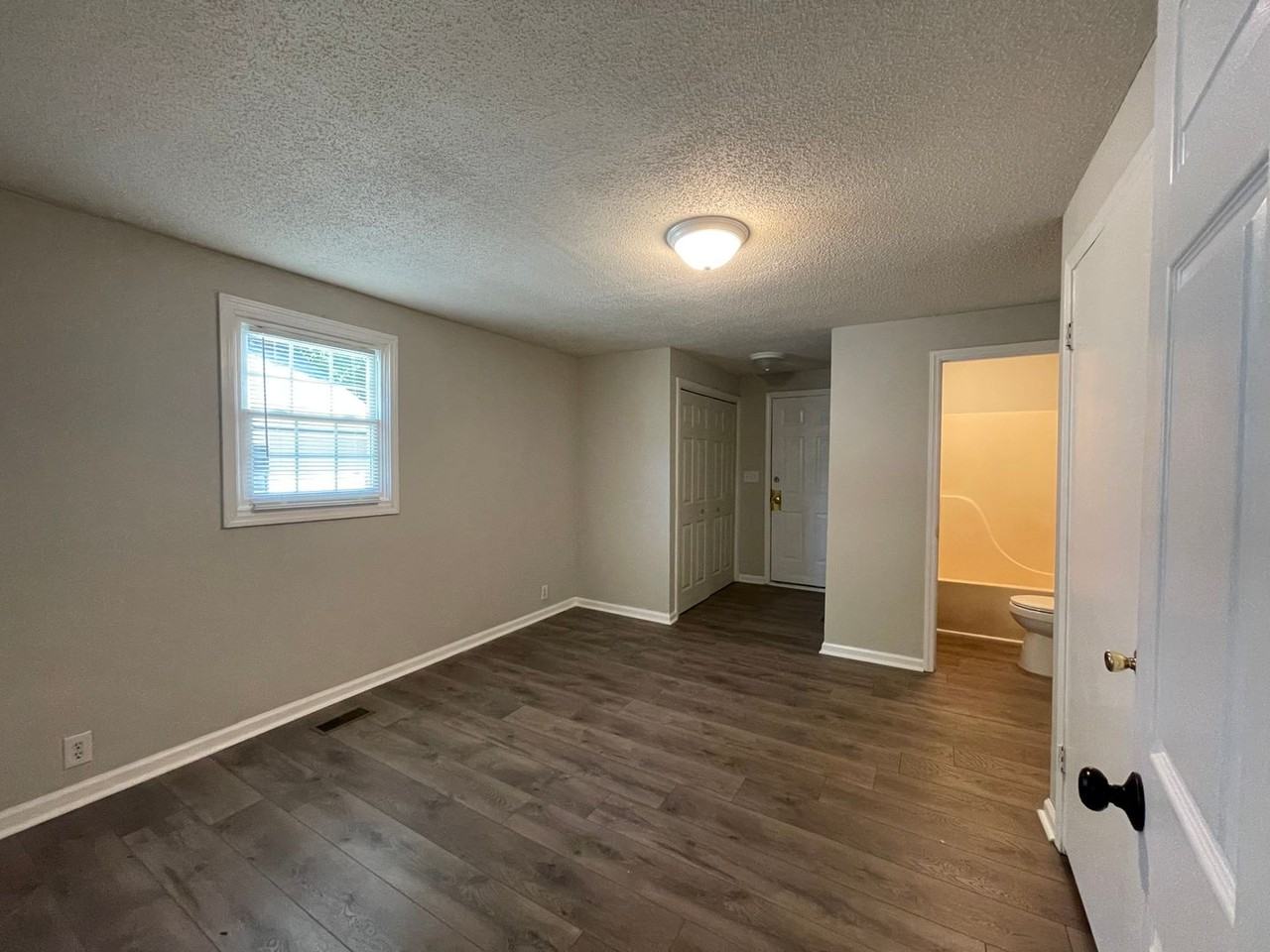 716 Broad St - Photo 5 of 8