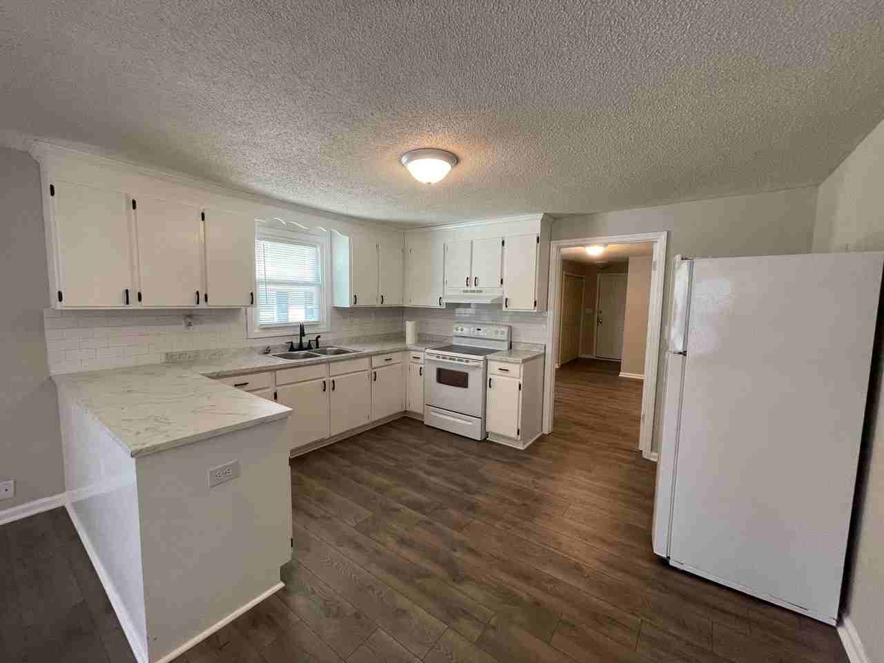 716 Broad St - Photo 4 of 8