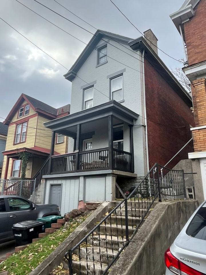 2343 Stratford Ave - Photo 3 of 50