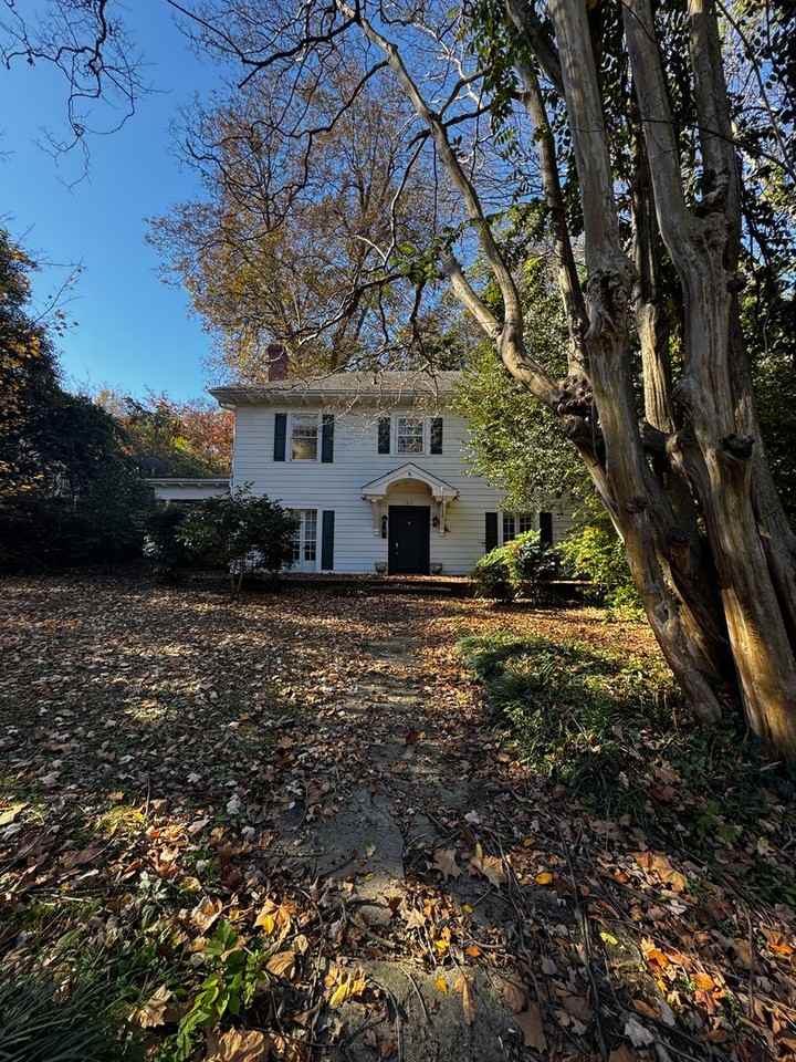 1821 Glenwood Ave - Photo 3 of 17