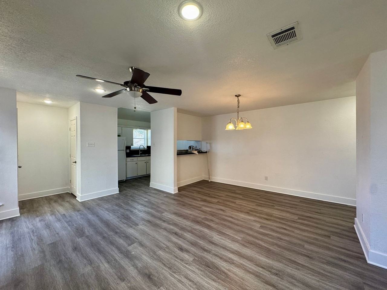 105 Romana Cir - Photo 2 of 11