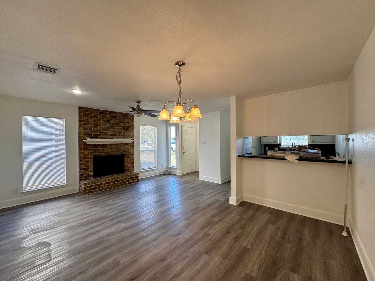 105 Romana Cir - Photo 3 of 11