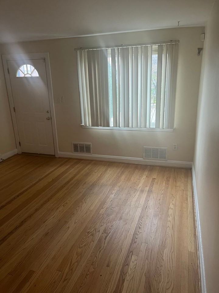4353 Roberton Ave - Photo 3 of 18