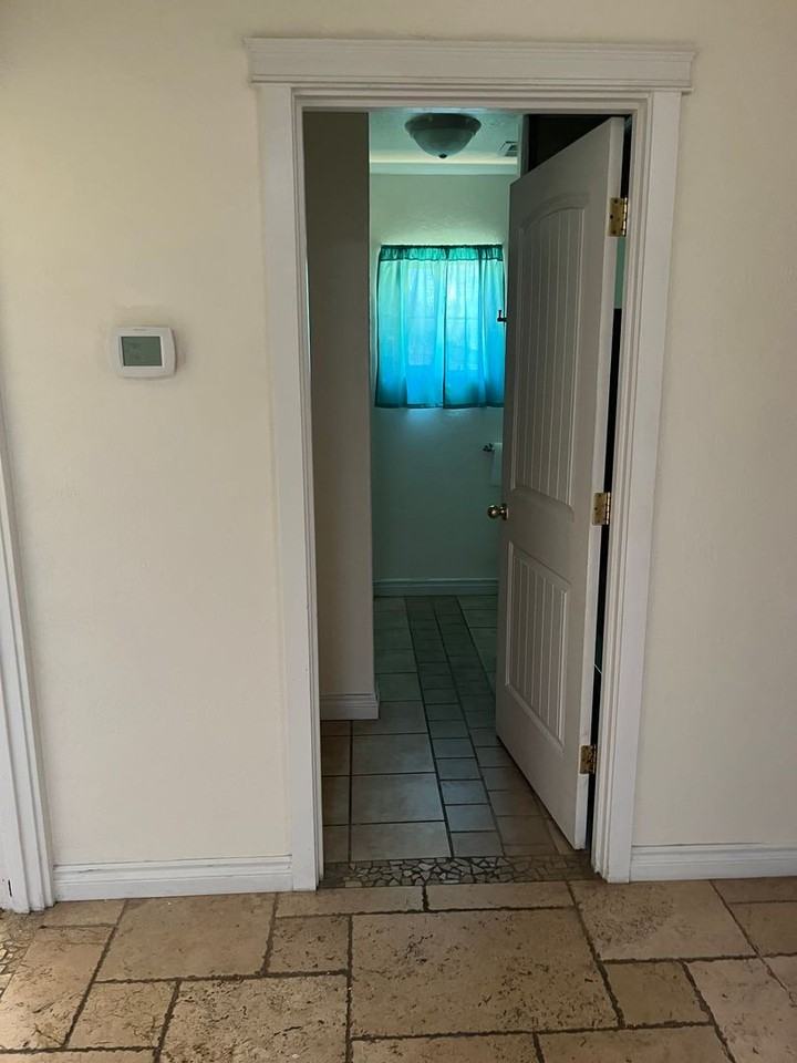 993 Ne Broadway St - Photo 3 of 15