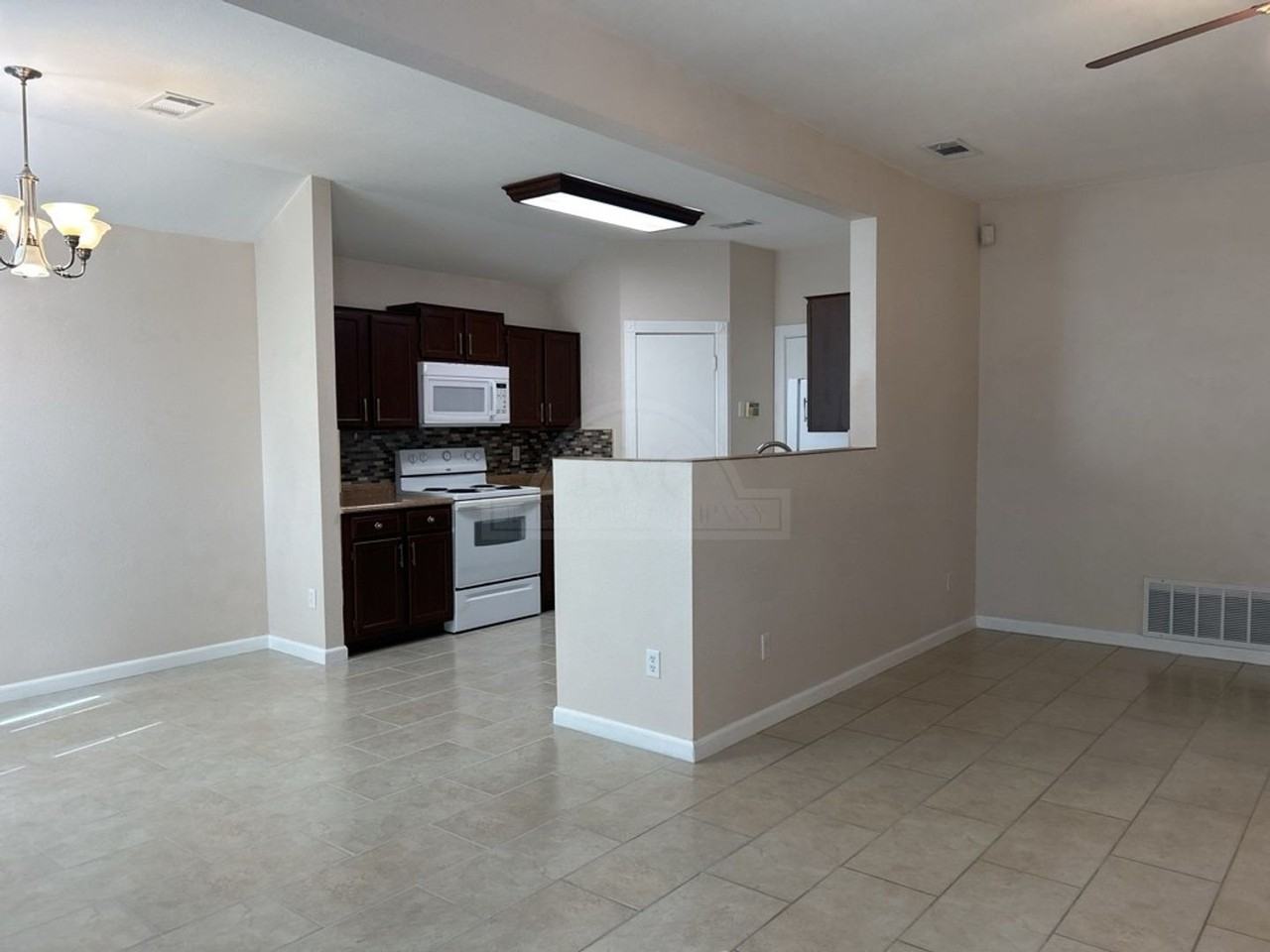 4910 Parkwood Dr - Photo 3 of 24