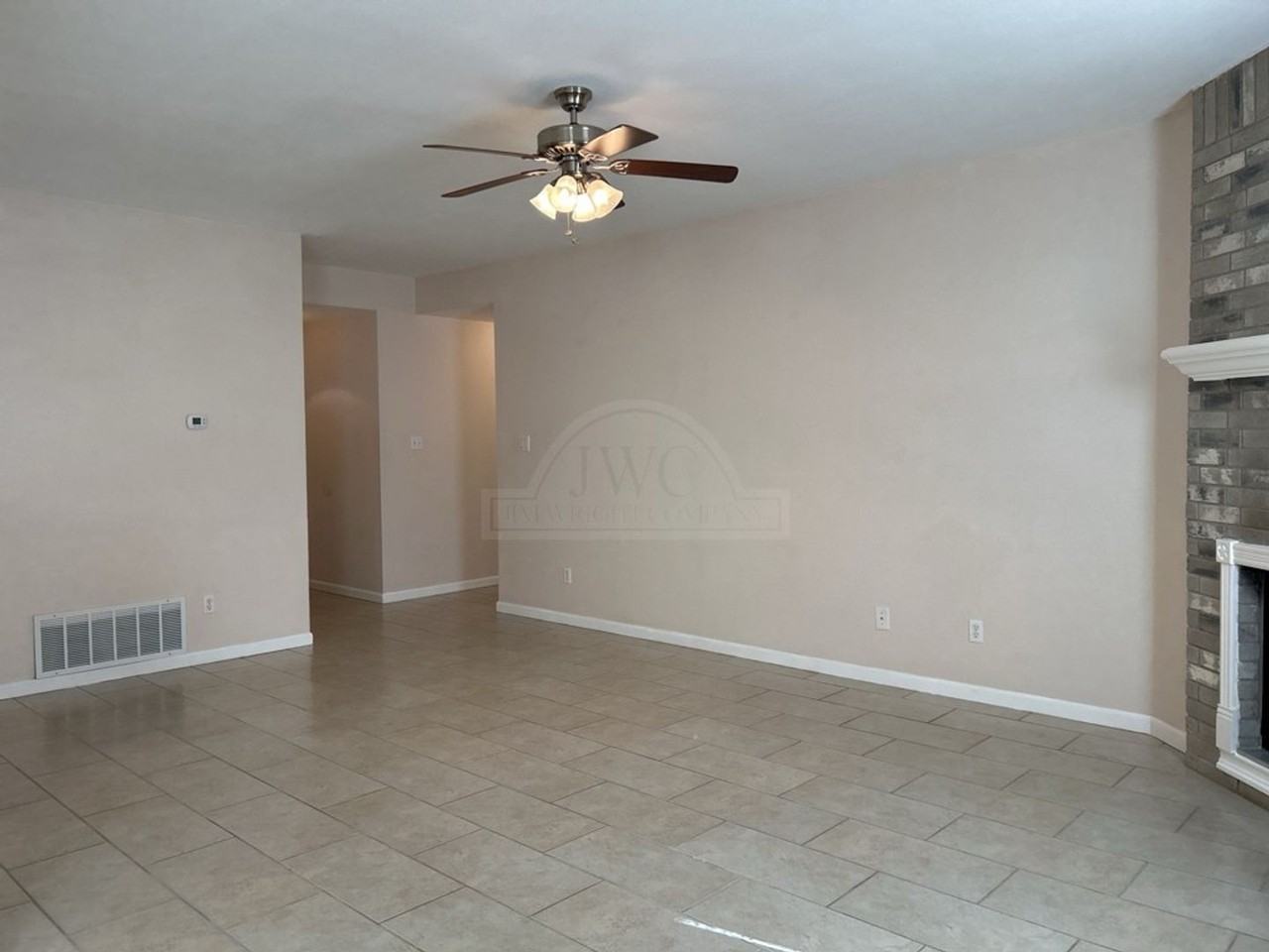 4910 Parkwood Dr - Photo 4 of 24