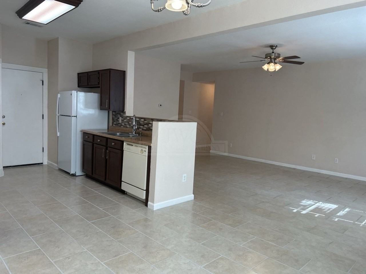 4910 Parkwood Dr - Photo 7 of 24