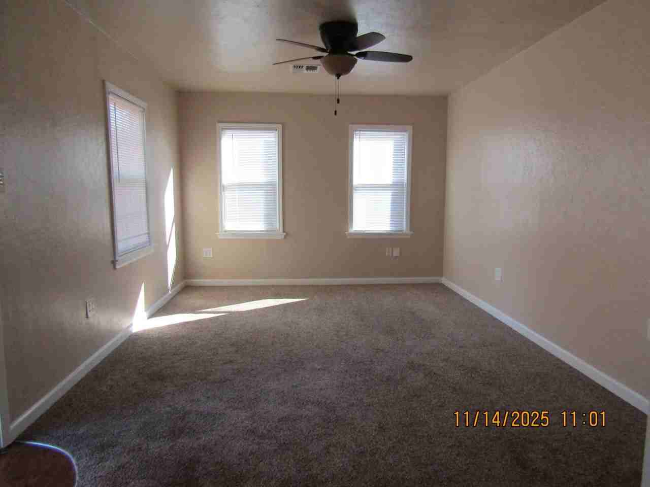 1206 Nw Oak Ave - Photo 2 of 23