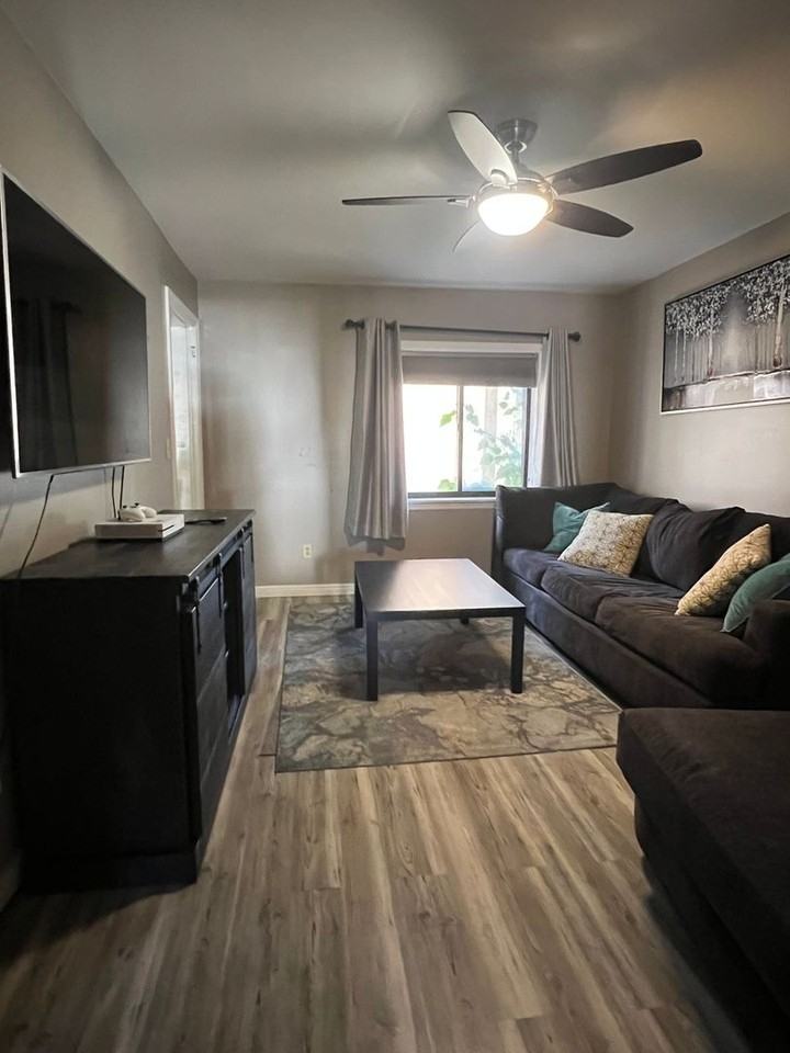 740 Rossmore Ave - Photo 2 of 11