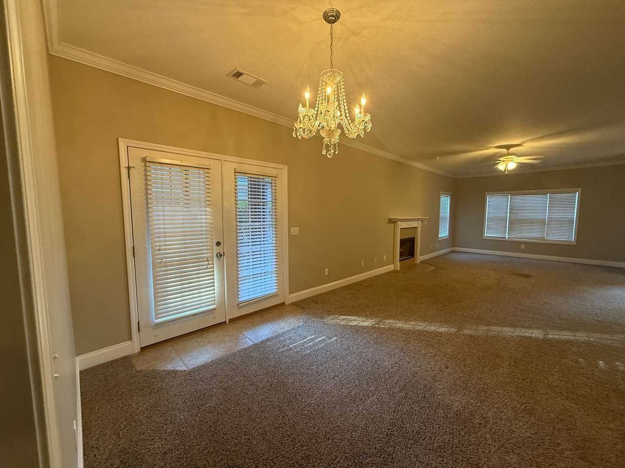 1618 Professional Parkway - Photo 4 of 10