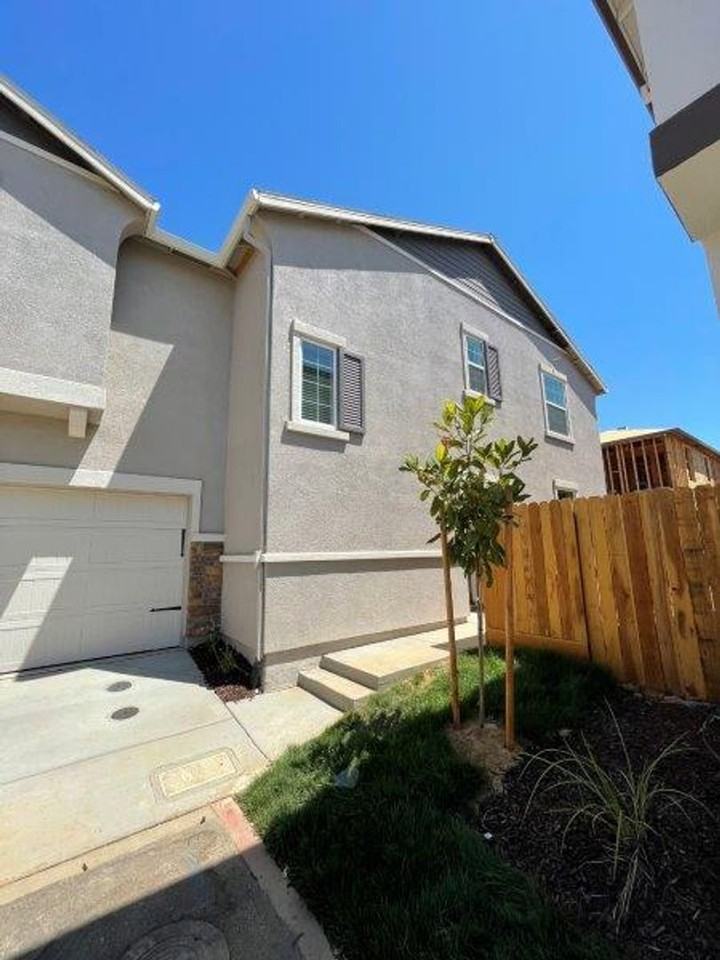 5543 Brittany Court - Photo 2 of 28