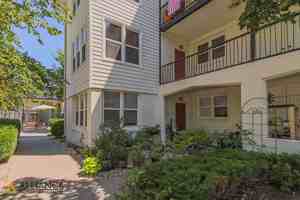 featured image of 1518 College Ave #5