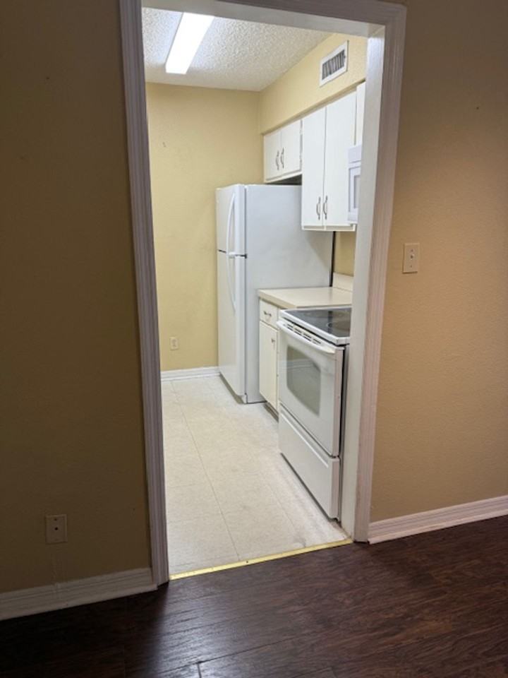 315 Wymore Rd - Photo 5 of 47