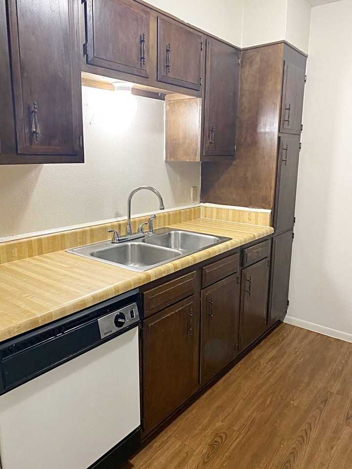 8424 Glen Meadow Lane - Photo 3 of 9