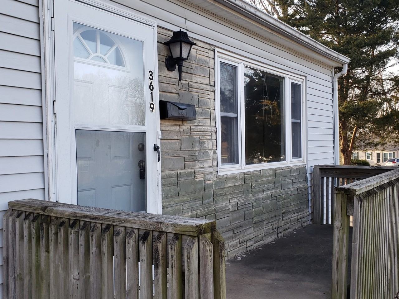 3619 Ne 54th Ter - Photo 3 of 11