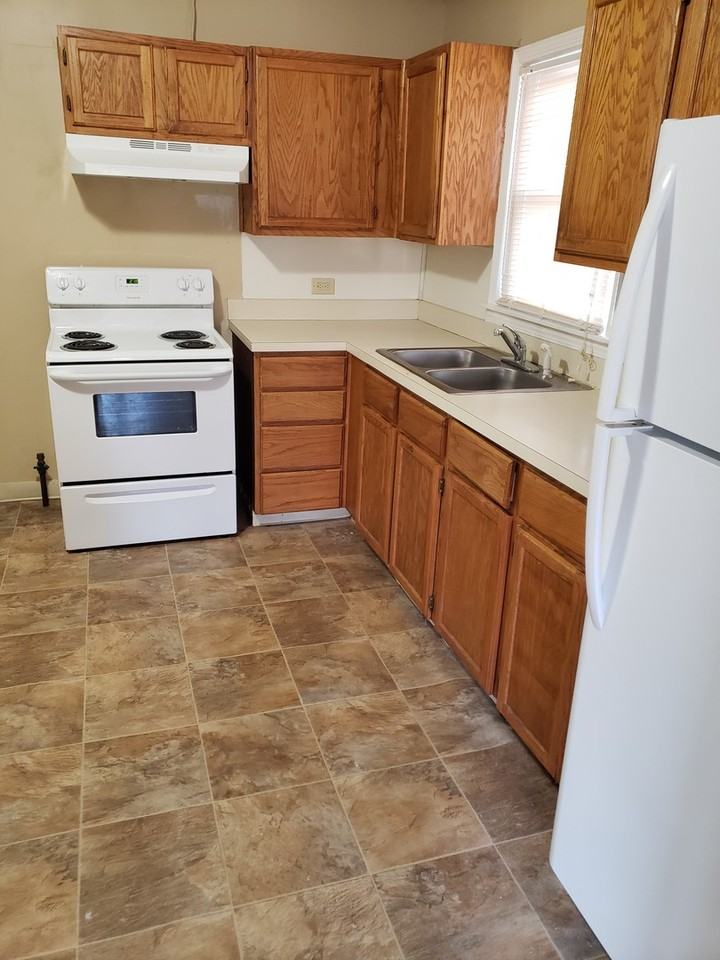 3619 Ne 54th Ter - Photo 5 of 11