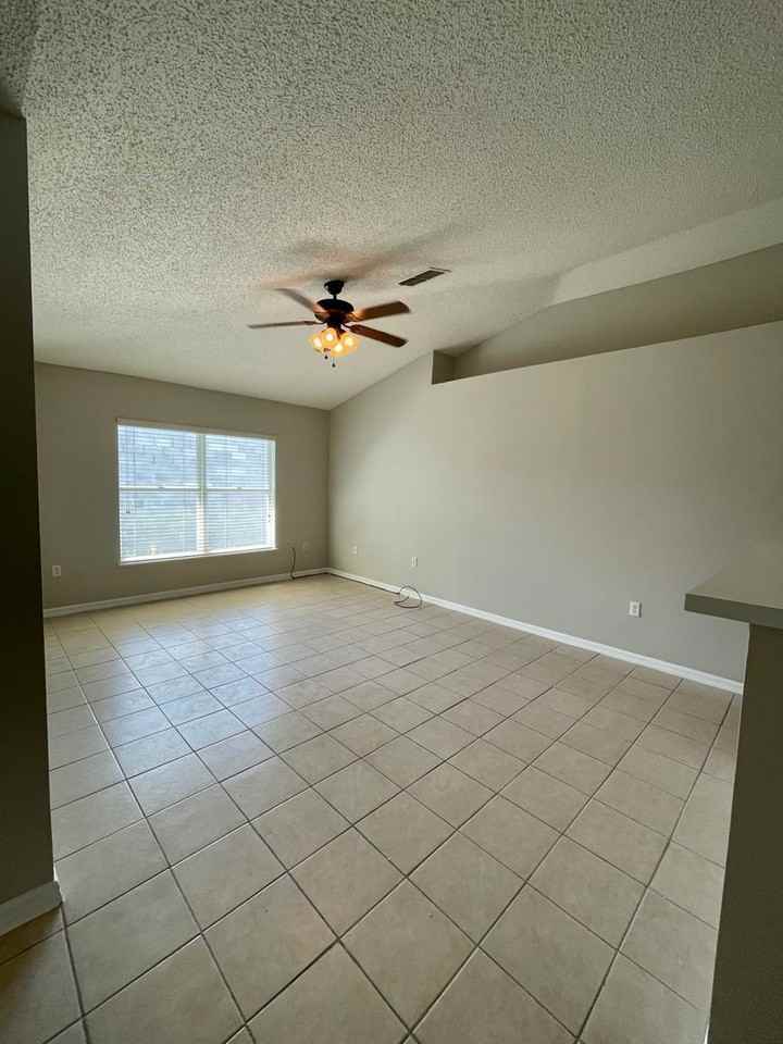 1103 Partridge Ln - Photo 7 of 21