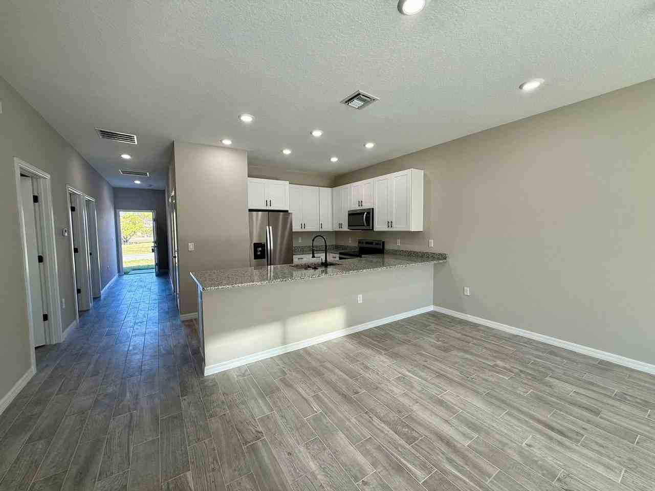 801 Squirrel Ct - Photo 5 of 16