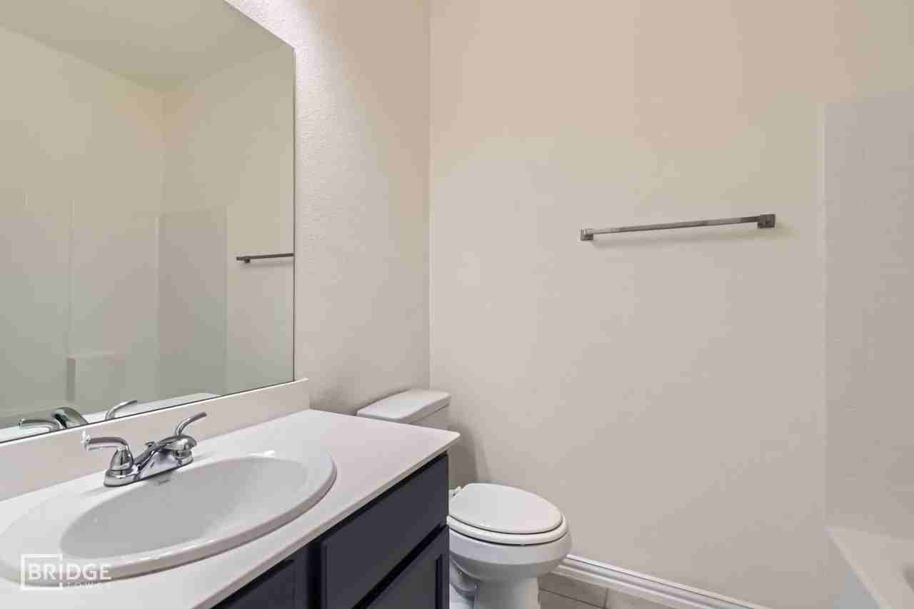 1341 Lake Crest Ln - Photo 5 of 15