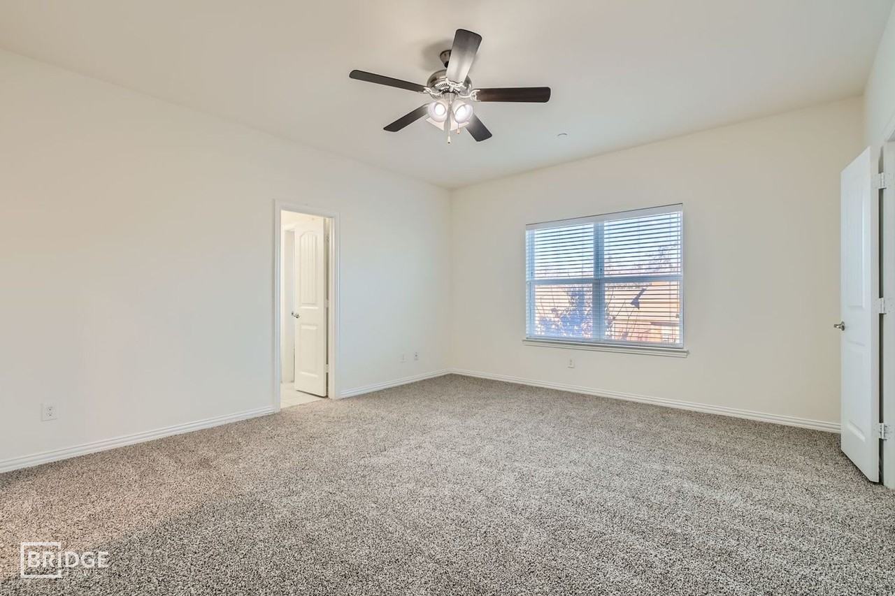 1341 Lake Crest Ln - Photo 6 of 15