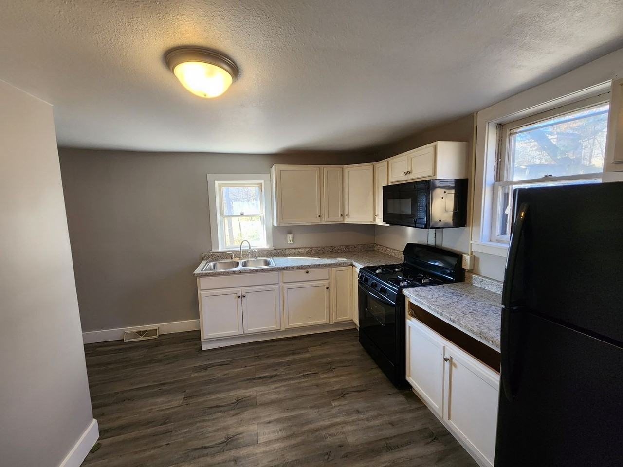 510 West 10 1/2 Street - Photo 6 of 19