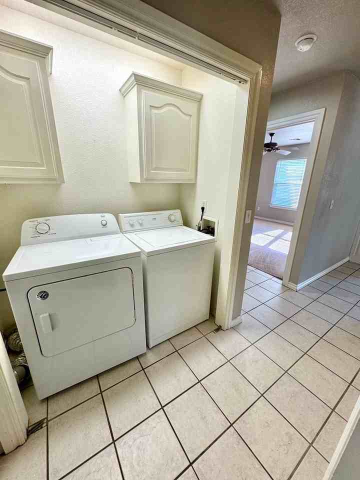 1308 S 3rd St - Photo 4 of 10