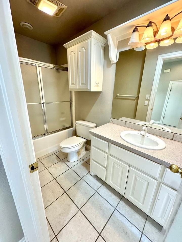 1308 S 3rd St - Photo 5 of 10